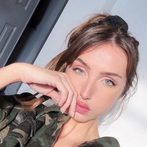 Meet your Posher, Charlène